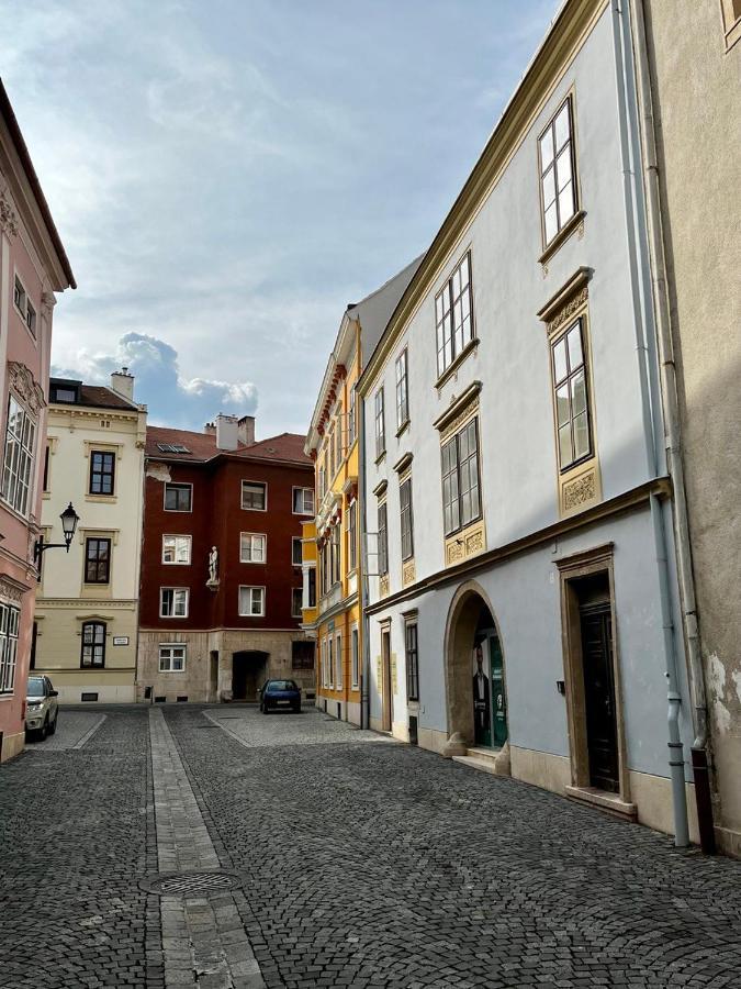 Varga Apartman Шопрон Екстер'єр фото